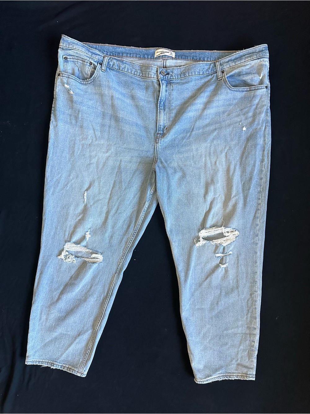 Abercrombie & Fitch The Mom High Rise jeans 37/ 24R light blue distressed
